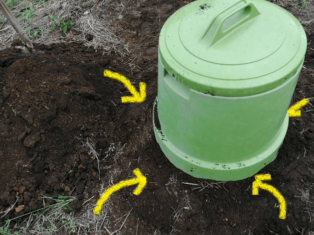 生ゴミは庭で処理』置き場・捨てる手間はコンポストで解決！ | 72ログ